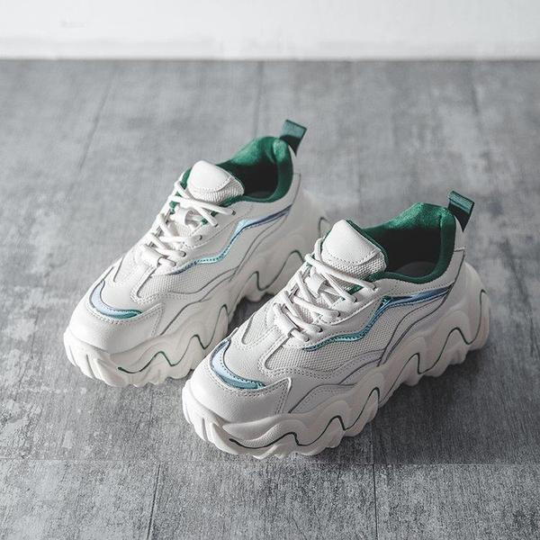 Jauns sieviešu kedu modelis ar augstām zolēm