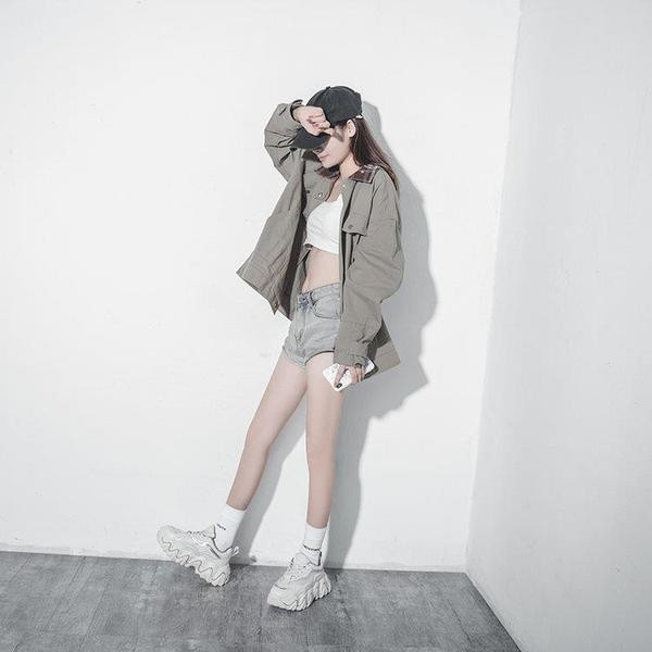 Jauns sieviešu kedu modelis ar augstām zolēm