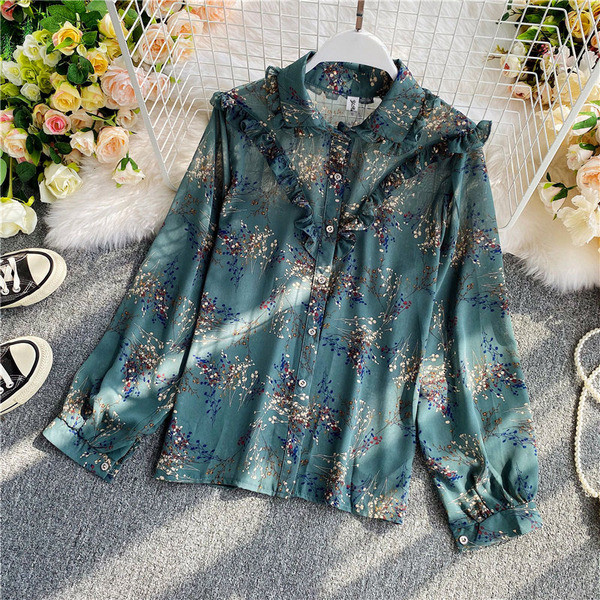 Lillemustri ja nööpidega lokkidega naiste särk