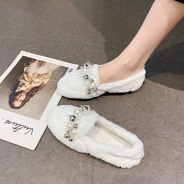 Γυναικεία παπούτσια με διακόσμιτικές πέτρες