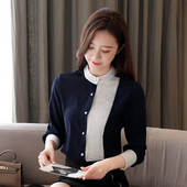 Moodne naiste särk ovaalse kaelusega ja pikkade šifoonist varrukatega