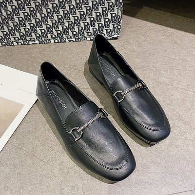 Naiste nahast vabaajajalatsid musta ja metallelemendiga