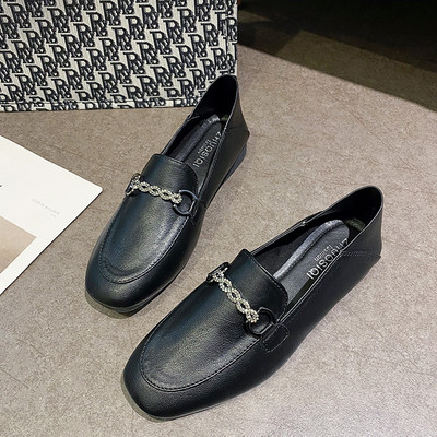 Naiste nahast vabaajajalatsid musta ja metallelemendiga