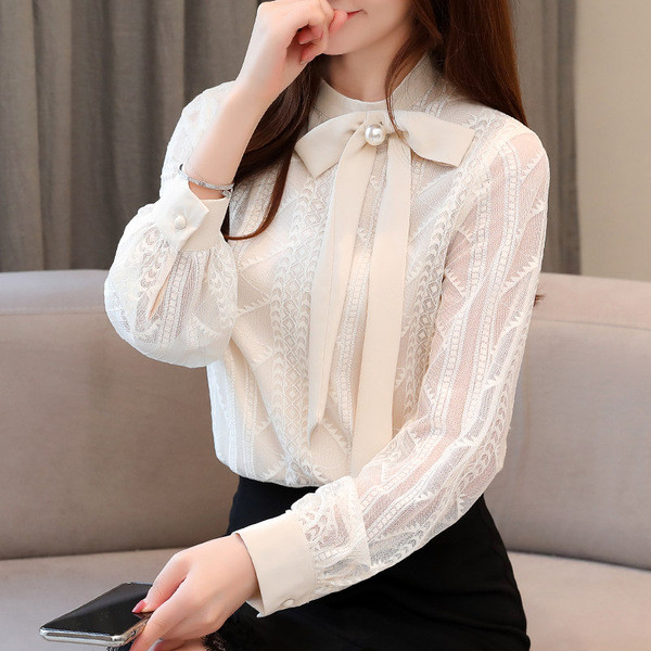 Elegáns női ing szalaggal és ovális nyakkivágással