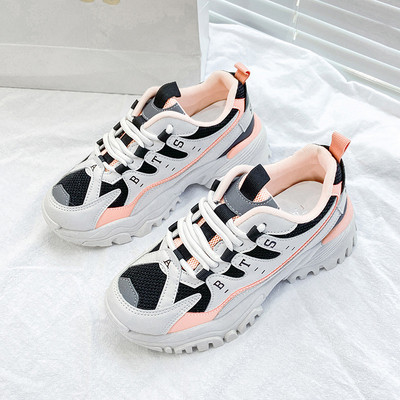 Új női tornacipő modell durva műbőr talppal