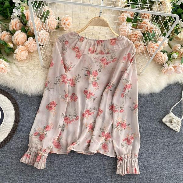 Γυναικείο πουκάμισο με λουλουδάτο μοτίβο και βολάν και  ντεκολτέ