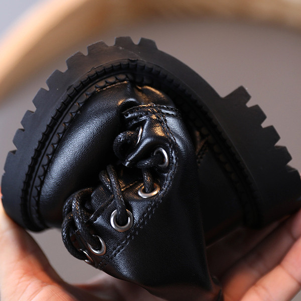 Paeltega nahksaapad tüdrukutele