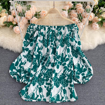 Paadikaelusega ja laiade varrukatega naiste särk