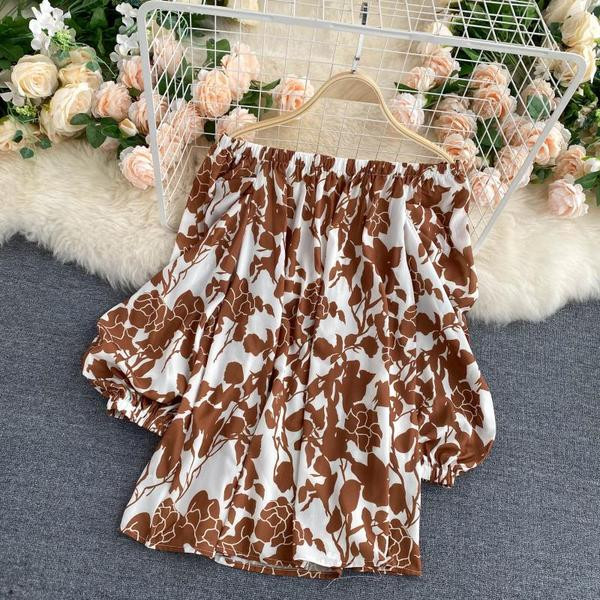 Paadikaelusega ja laiade varrukatega naiste särk