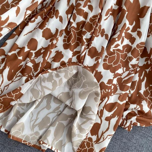 Paadikaelusega ja laiade varrukatega naiste särk