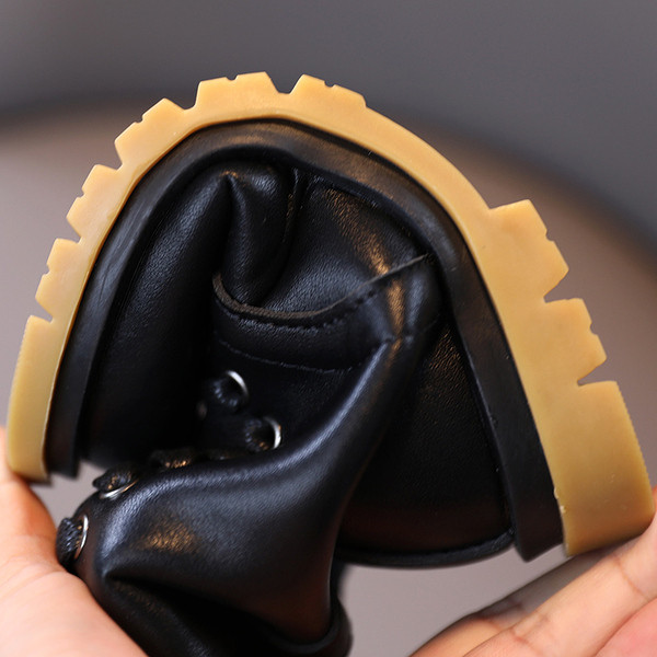 Fűzős bőrcsizma lányoknak