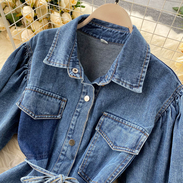 Naiste vabaaja teksajakk vöö ja sinise nööpidega