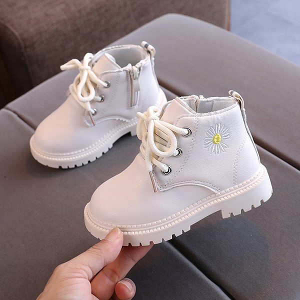 Modern gyerekcsizma hímzéssel és nyakkendővel lányoknak