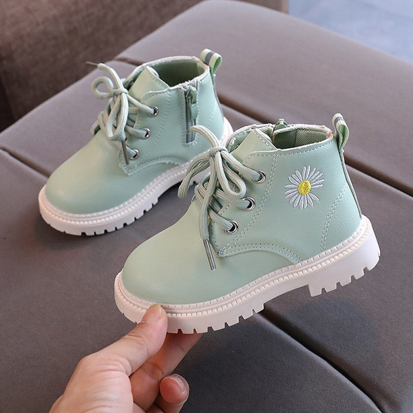 Modern gyerekcsizma hímzéssel és nyakkendővel lányoknak