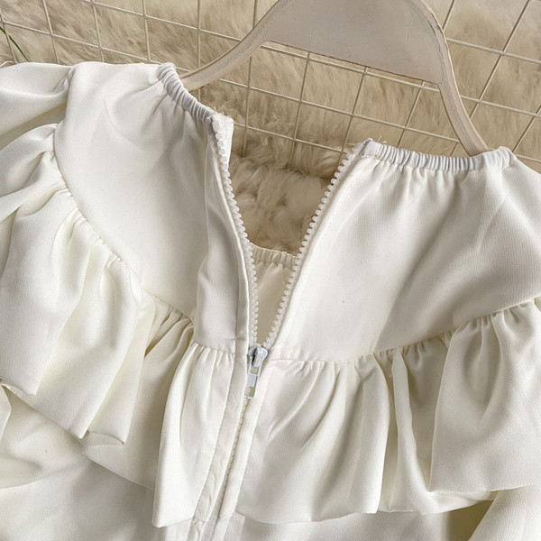 Vabaaja naiste lühike lokkide ja ovaalse kaelusega särk