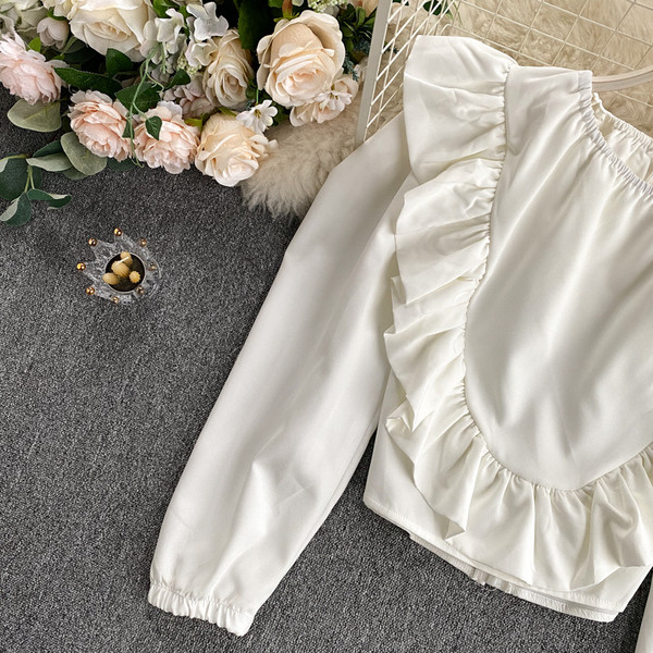 Vabaaja naiste lühike lokkide ja ovaalse kaelusega särk