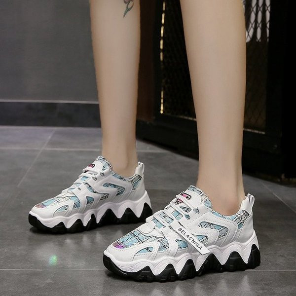 Casual αθλητικά παπούτσια με μοτίβο και τραχιά σόλα