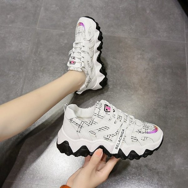 Casual αθλητικά παπούτσια με μοτίβο και τραχιά σόλα