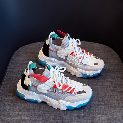 Textilből és öko velúrból készült őszi tornacipők új modellje