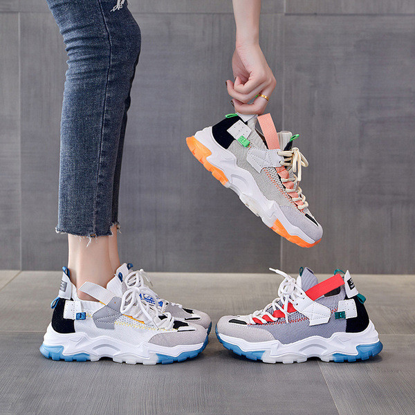 Textilből és öko velúrból készült őszi tornacipők új modellje