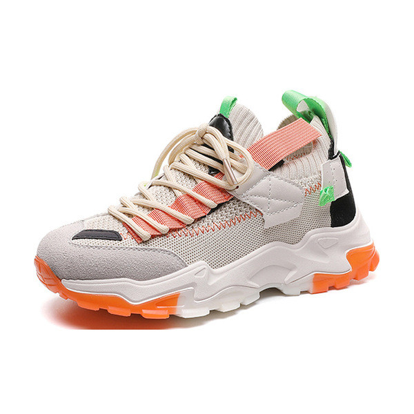 Textilből és öko velúrból készült őszi tornacipők új modellje