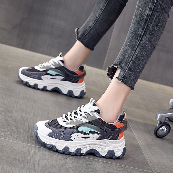 Φθινοπωρινά αθλητικά παπούτσια με τραχιά σόλα κατάλληλη για γυναίκες