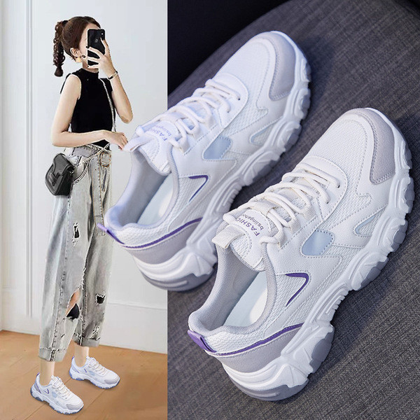 Őszi tornacipő új modellje fehér színben