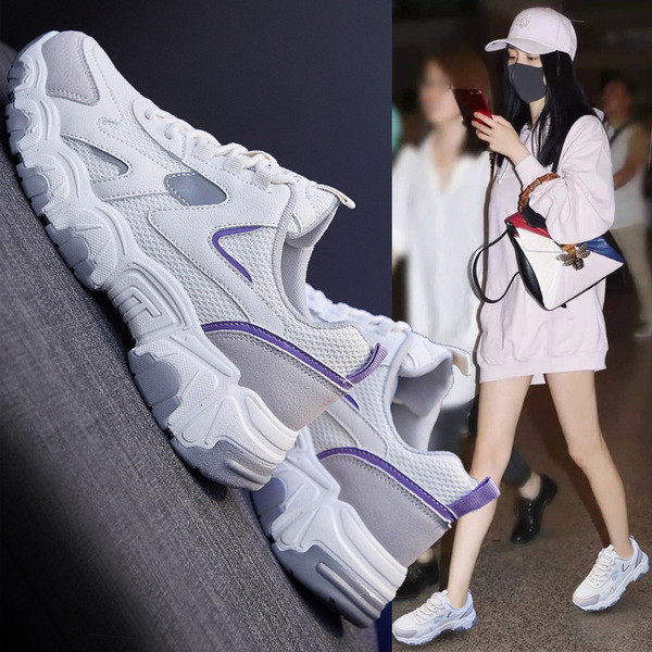 Őszi tornacipő új modellje fehér színben