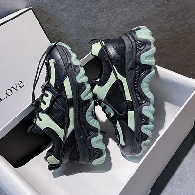 Νέο μοντέλο φθινοπωρινά αθλητικά παπούτσια με κορδόνια και ψηλή τραχιά σόλα