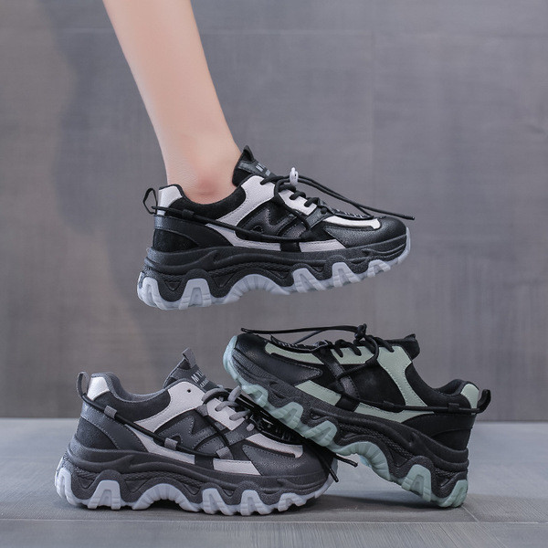 Νέο μοντέλο φθινοπωρινά αθλητικά παπούτσια με κορδόνια και ψηλή τραχιά σόλα