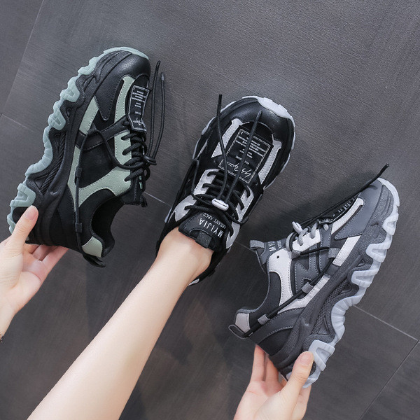 Νέο μοντέλο φθινοπωρινά αθλητικά παπούτσια με κορδόνια και ψηλή τραχιά σόλα