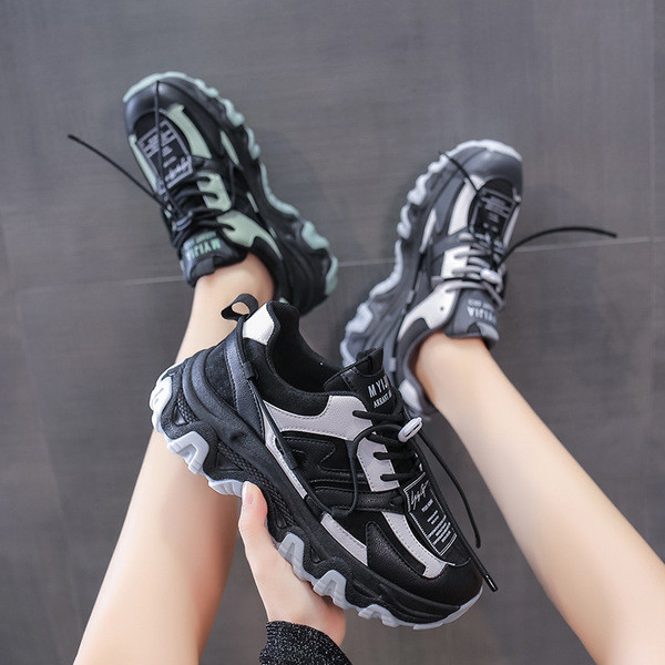 Νέο μοντέλο φθινοπωρινά αθλητικά παπούτσια με κορδόνια και ψηλή τραχιά σόλα