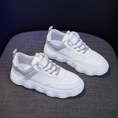 Uus valge tossude mudel naistele