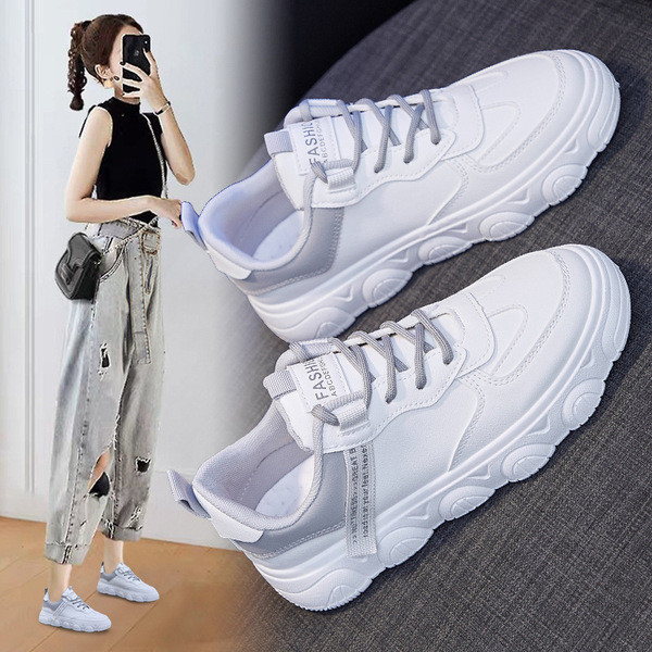 Uus valge tossude mudel naistele