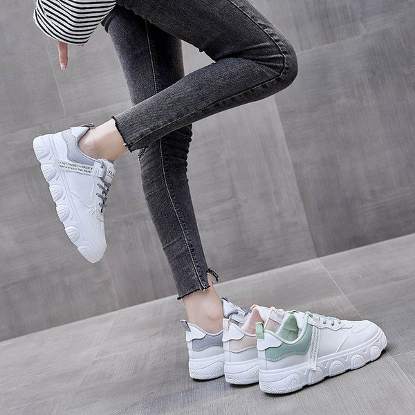 Uus valge tossude mudel naistele