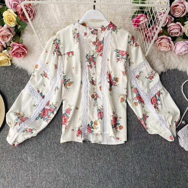 Női alkalmi ing csipkével és virágmintával