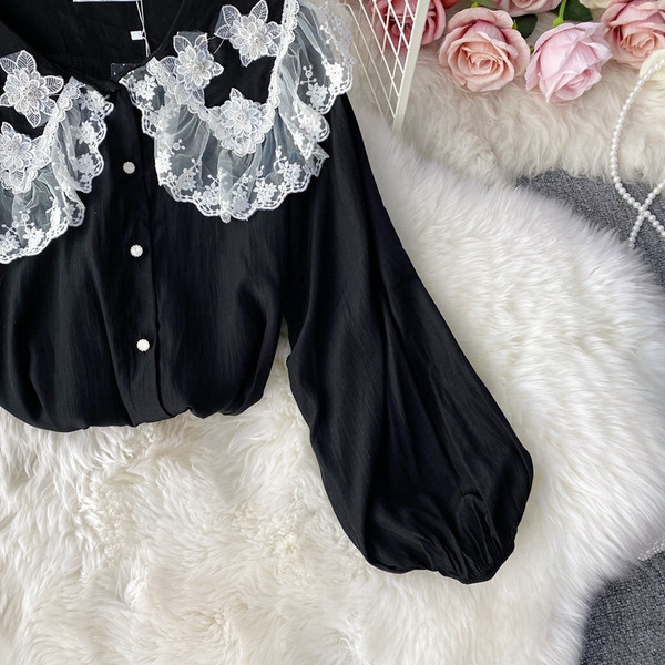 Naiste vabaaja särk pitsi ja nööpidega