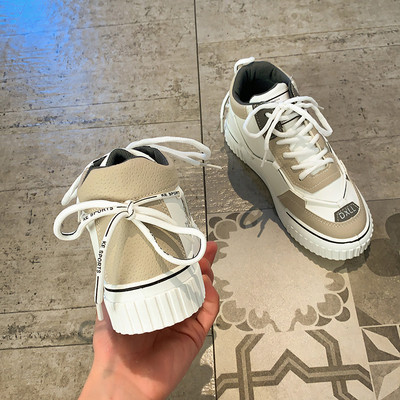 Női tornacipő fűzővel és lapos talppal