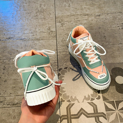 Női tornacipő fűzővel és lapos talppal