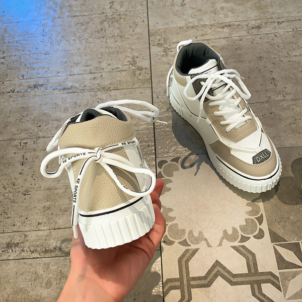 Női tornacipő fűzővel és lapos talppal