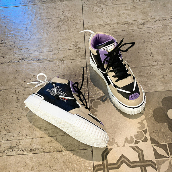 Női tornacipő fűzővel és lapos talppal