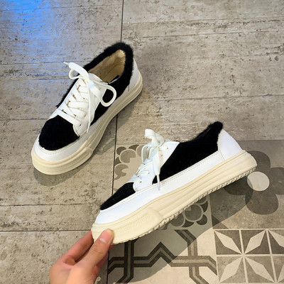 Γυναικεία αθλητικά παπούτσια με κορδόνια και ίσια σόλα