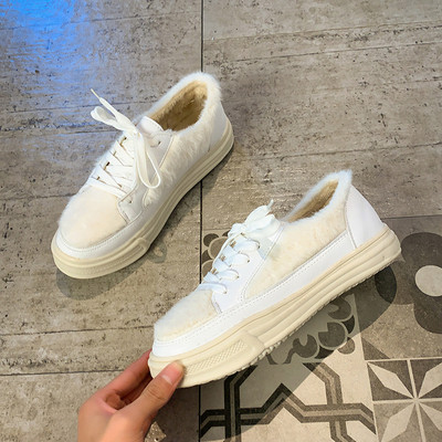 Γυναικεία αθλητικά παπούτσια με κορδόνια και ίσια σόλα