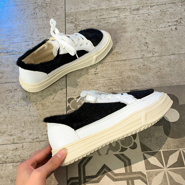 Γυναικεία αθλητικά παπούτσια με κορδόνια και ίσια σόλα