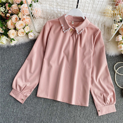 Naiste särk klassikalise kraega ja erinevates värvides pärlitega