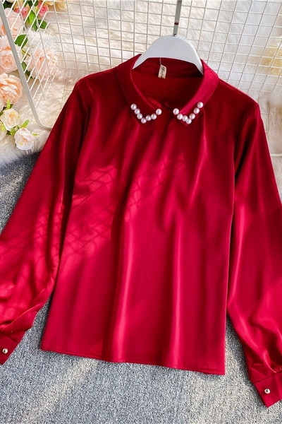 Naiste särk klassikalise kraega ja erinevates värvides pärlitega