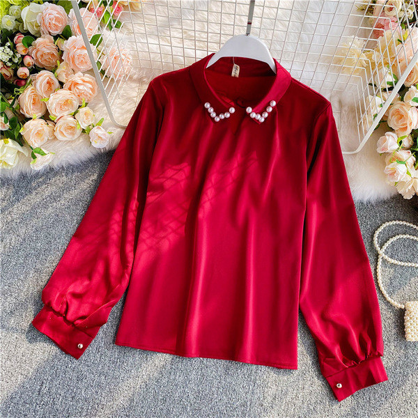 Naiste särk klassikalise kraega ja erinevates värvides pärlitega