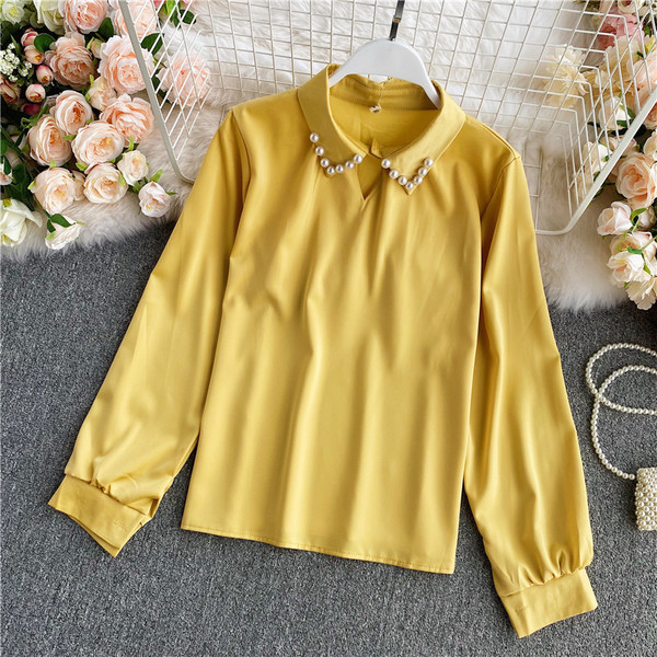 Naiste särk klassikalise kraega ja erinevates värvides pärlitega