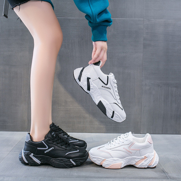 Alkalmi tornacipő durva magas talppal