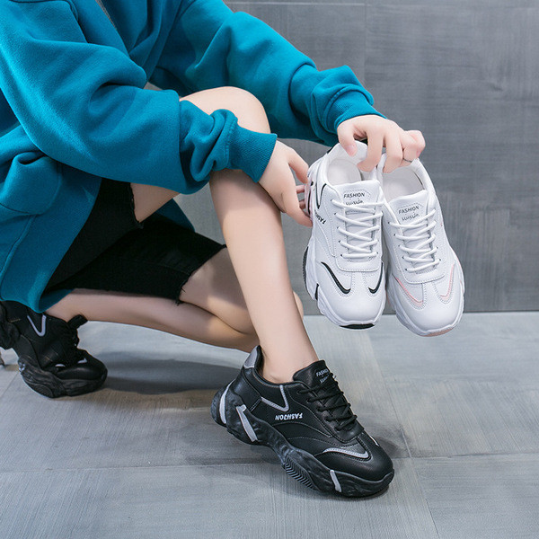 Alkalmi tornacipő durva magas talppal